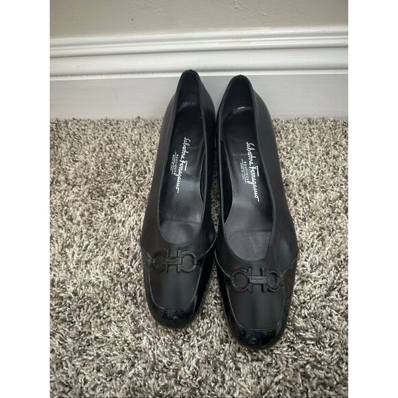 SALVATORE FERRAGAMO BLACK LEATHER GANCINI BUCKLE SHOES SIZE 9 B - Picture 1 of 10
